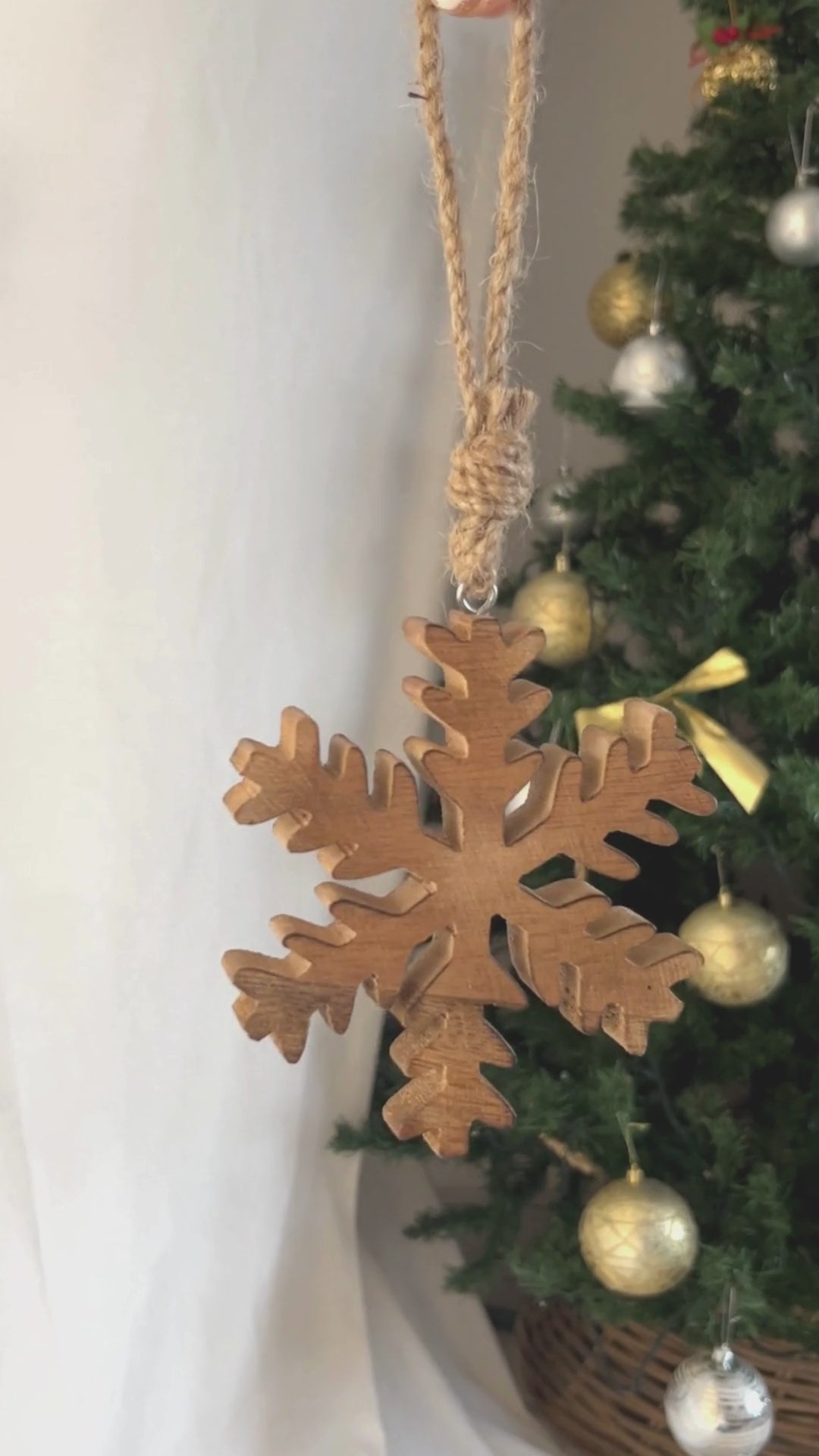 Wooden Hanging Snowflake Tree Decoration