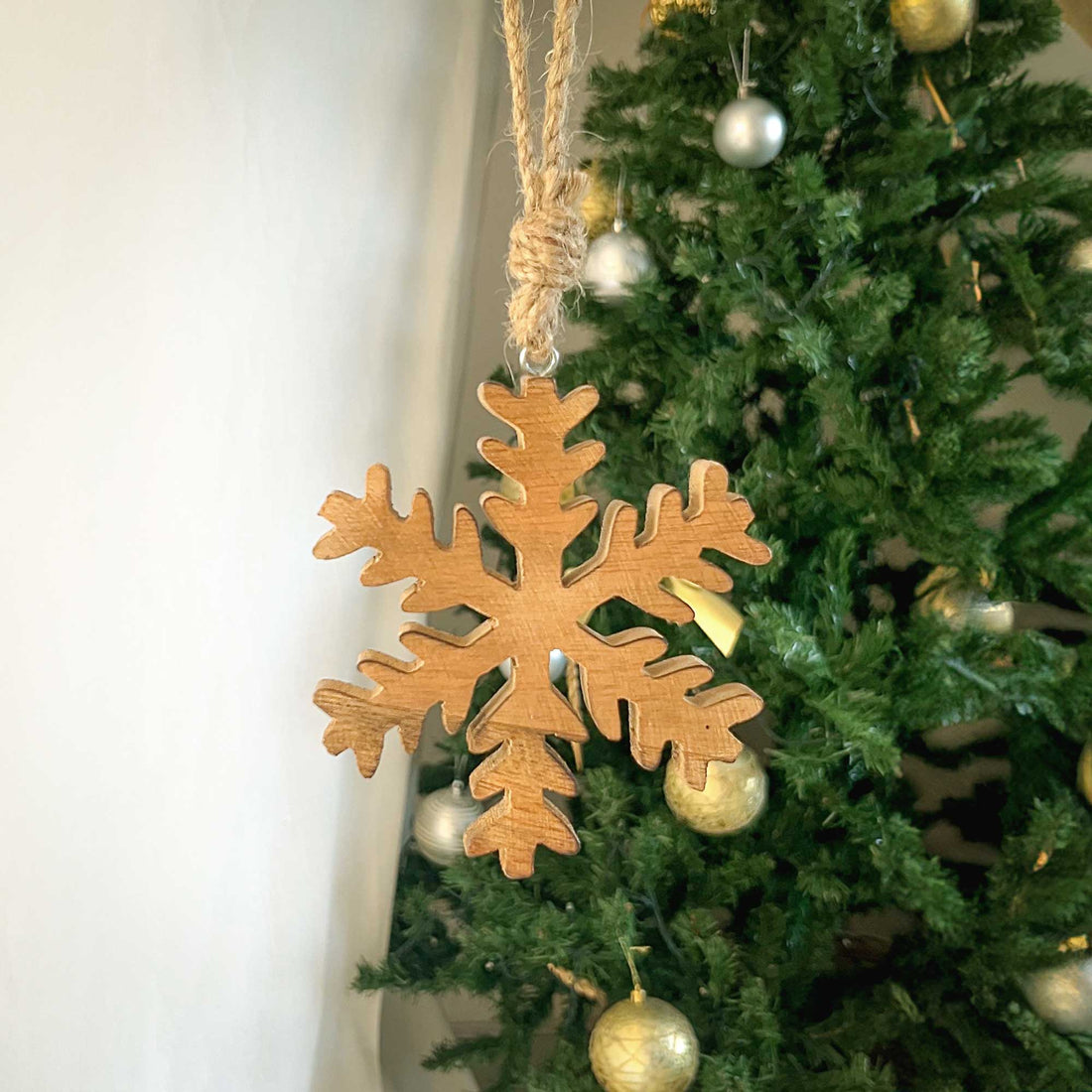 Wooden Hanging Snowflake Tree Decoration