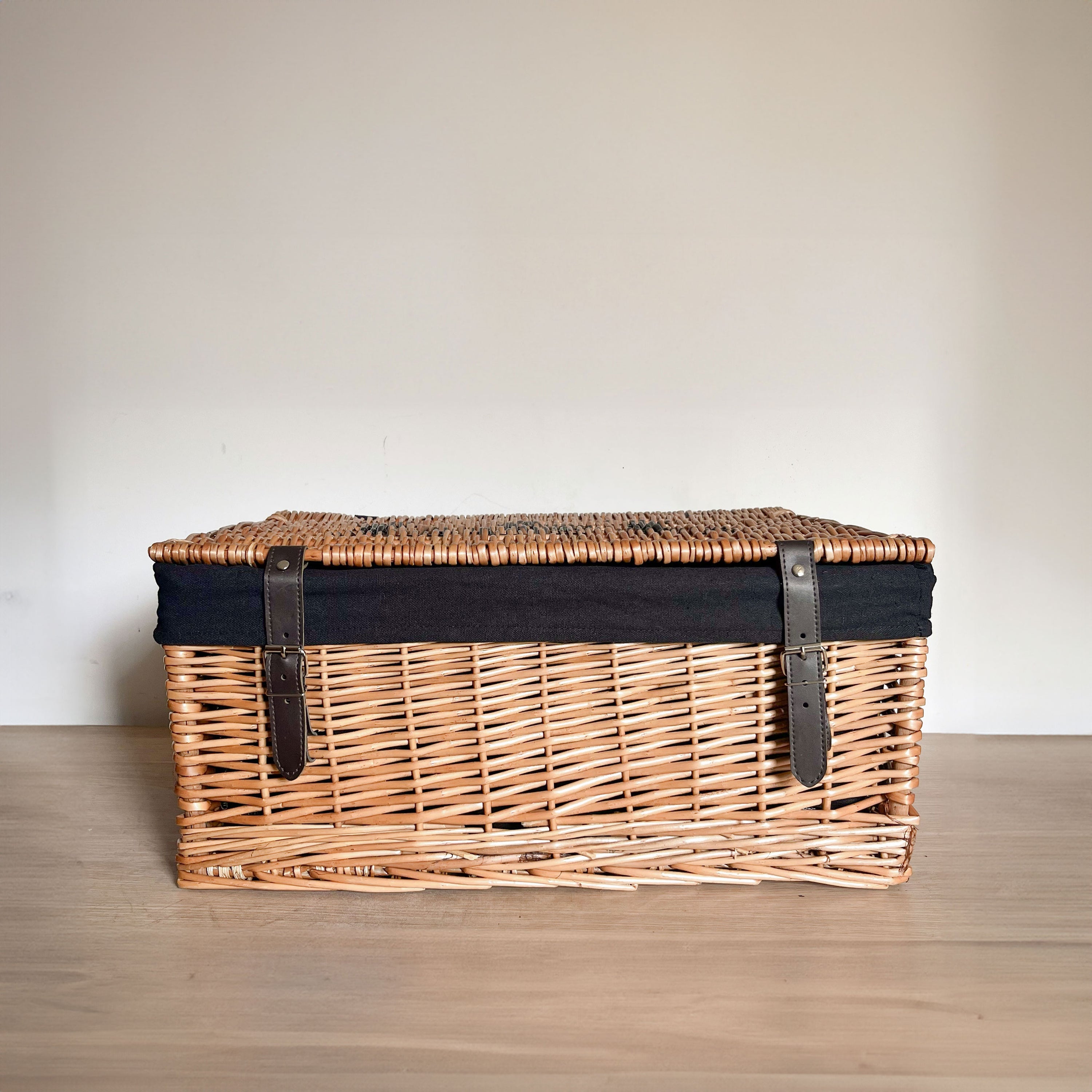 18" wicker hamper basket with black lining