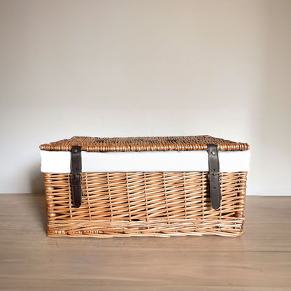 18" wicker hamper basket with white lining